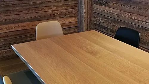 Miniature de réalisation associée : Vieux bois traité avec le vernis Aduro Naturmatt, et table traitée avec Arova Spritzbeize et Aduro Legnopur G10.